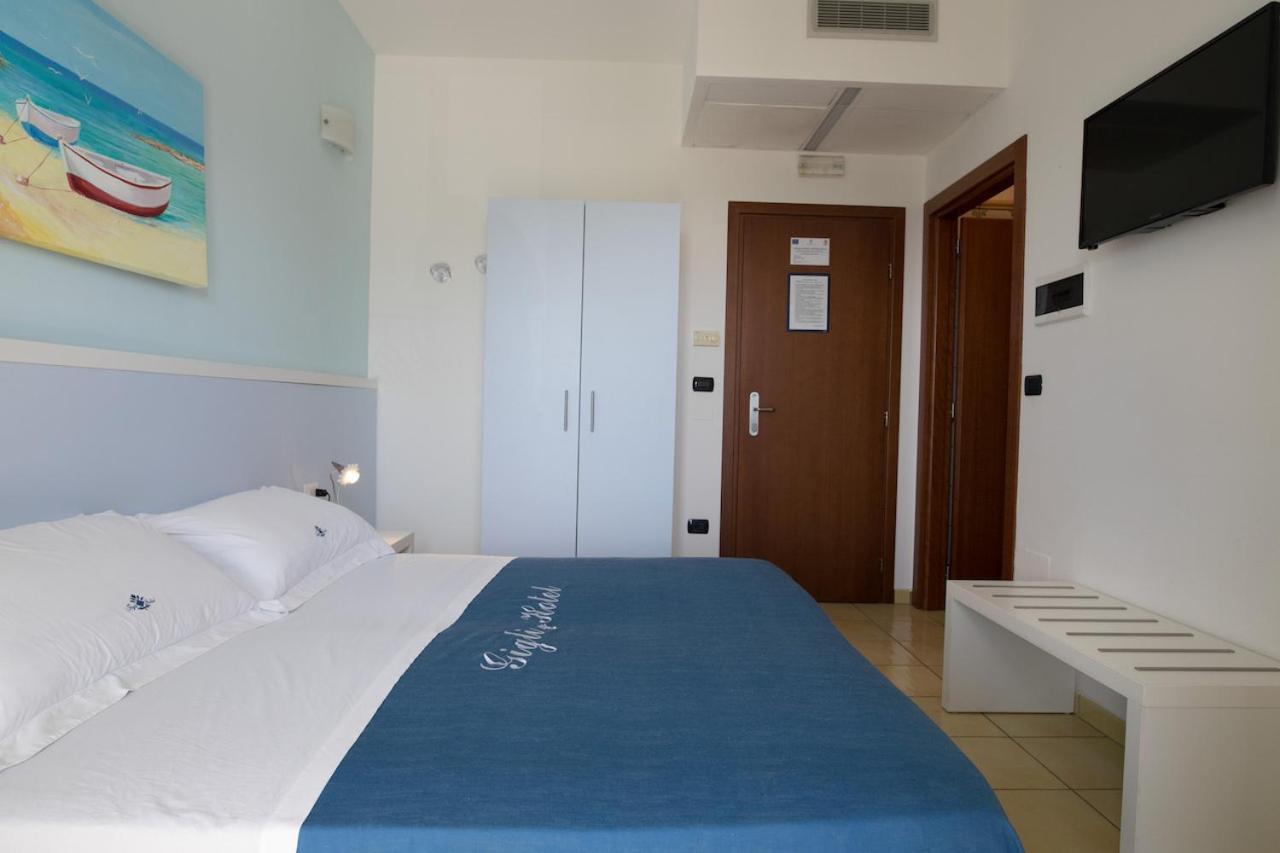 Gigli Hotel Salento Marina Di Pescoluse Zimmer foto